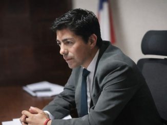 Darwin Cortés, Seremi de Gobierno, en una rueda de prensa abordando la agenda de seguridad regional