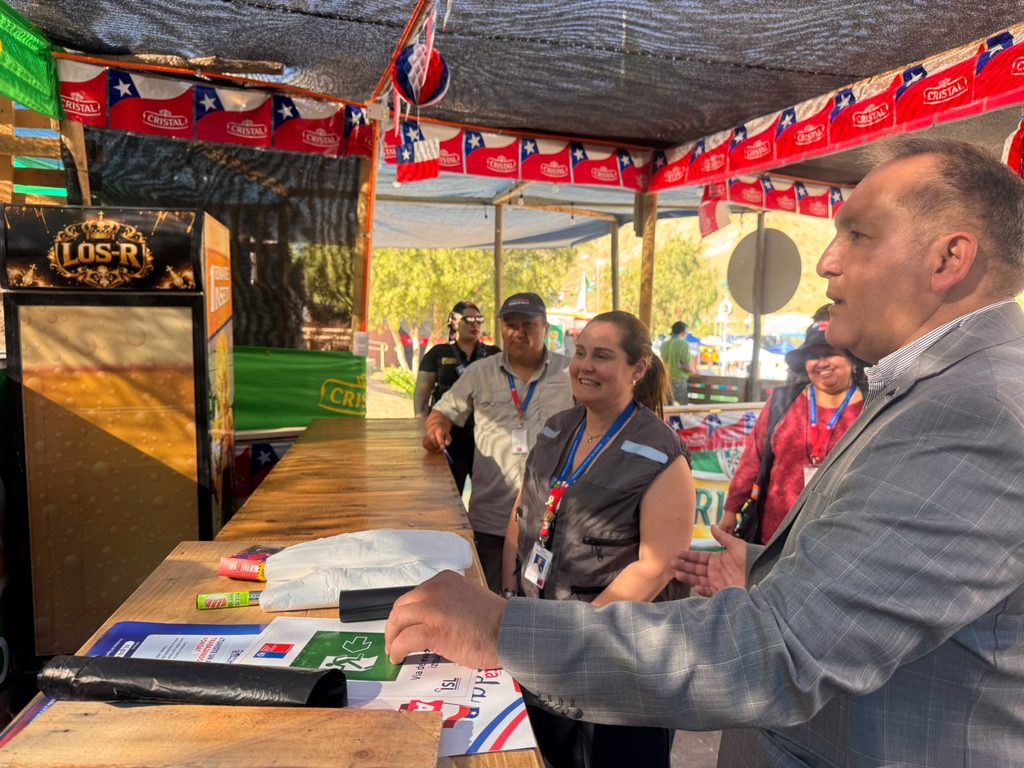 Autoridades inspeccionan locales de comida y servicios en la Pampilla de San Isidro en Vicuña