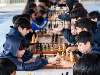 Estudiantes participando en la Liga de Ajedrez del SLEP Puerto Cordillera en Coquimbo