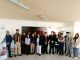 Estudiantes y docentes de Derecho de Santo Tomás brindan asesoría legal gratuita en una junta de vecinos de Las Compañías.