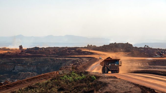 Autoridades regionales supervisando proyectos financiados por el Royalty Minero en la Región de Coquimbo