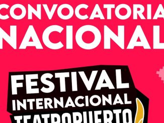 Actores en el escenario durante una obra de artes escénicas en el Festival Internacional TeatroPuerto