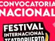 Actores en el escenario durante una obra de artes escénicas en el Festival Internacional TeatroPuerto