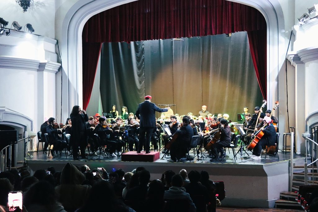 La Orquesta Filarmónica Intermedia Antena durante su concierto sinfónico de videojuegos en el Teatro Municipal de La Serena