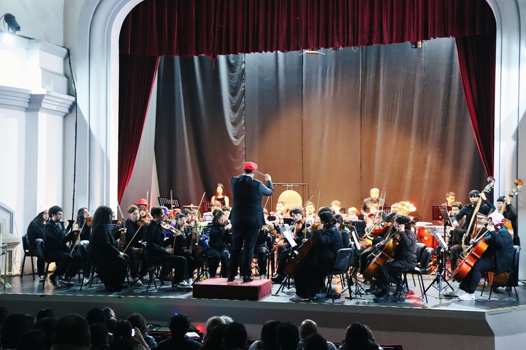 La Orquesta Filarmónica Intermedia Antena durante su concierto sinfónico de videojuegos en el Teatro Municipal de La Serena