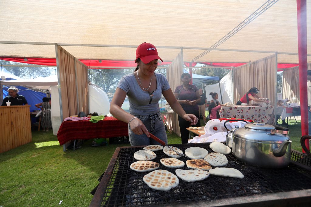 Familias celebrando las Fiestas Patrias en un evento tradicional en La Serena