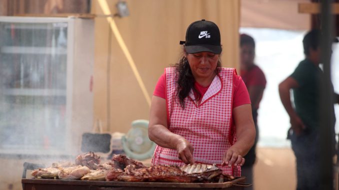 Familias celebrando las Fiestas Patrias en un evento tradicional en La Serena