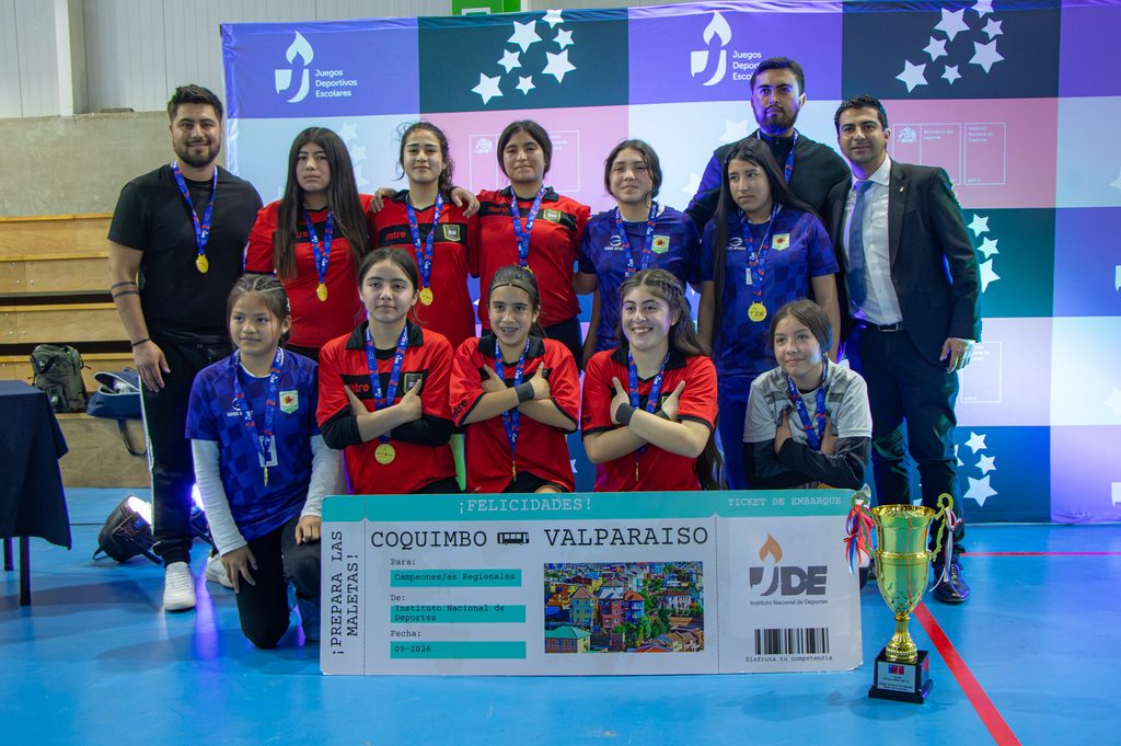 Equipos de futsal Sub 14 de Ovalle y Coquimbo celebrando su clasificación al campeonato nacional.