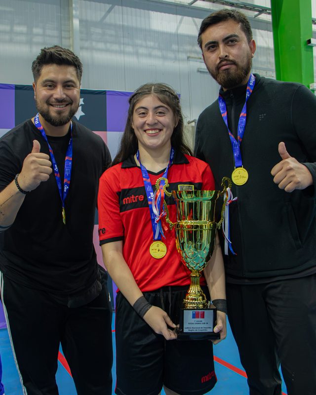 Equipos de futsal Sub 14 de Ovalle y Coquimbo celebrando su clasificación al campeonato nacional.