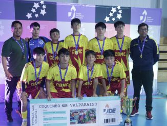 Equipos de futsal Sub 14 de Ovalle y Coquimbo celebrando su clasificación al campeonato nacional.