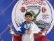 Deportistas chilenos de levantamiento de pesas celebrando sus medallas obtenidas en Guayaquil