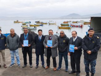 Presidente firma proyecto de ley para extender bonos a transportistas y pescadores