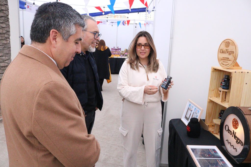 Emprendedores locales mostrando sus productos en el Encuentro Empresarial Coquimbo 2026 organizado por Sercotec