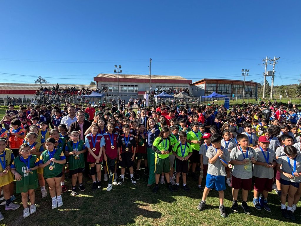 Participantes realizando actividades deportivas y ejercicio físico en el CENDYR de La Serena para promover la salud cardiovascular