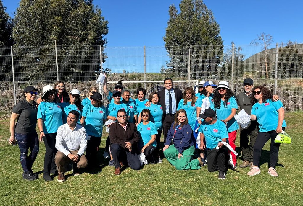 Participantes realizando actividades deportivas y ejercicio físico en el CENDYR de La Serena para promover la salud cardiovascular