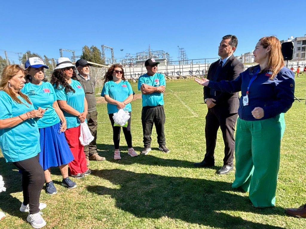Participantes realizando actividades deportivas y ejercicio físico en el CENDYR de La Serena para promover la salud cardiovascular