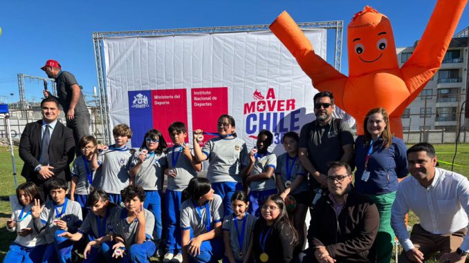 Participantes realizando actividades deportivas y ejercicio físico en el CENDYR de La Serena para promover la salud cardiovascular