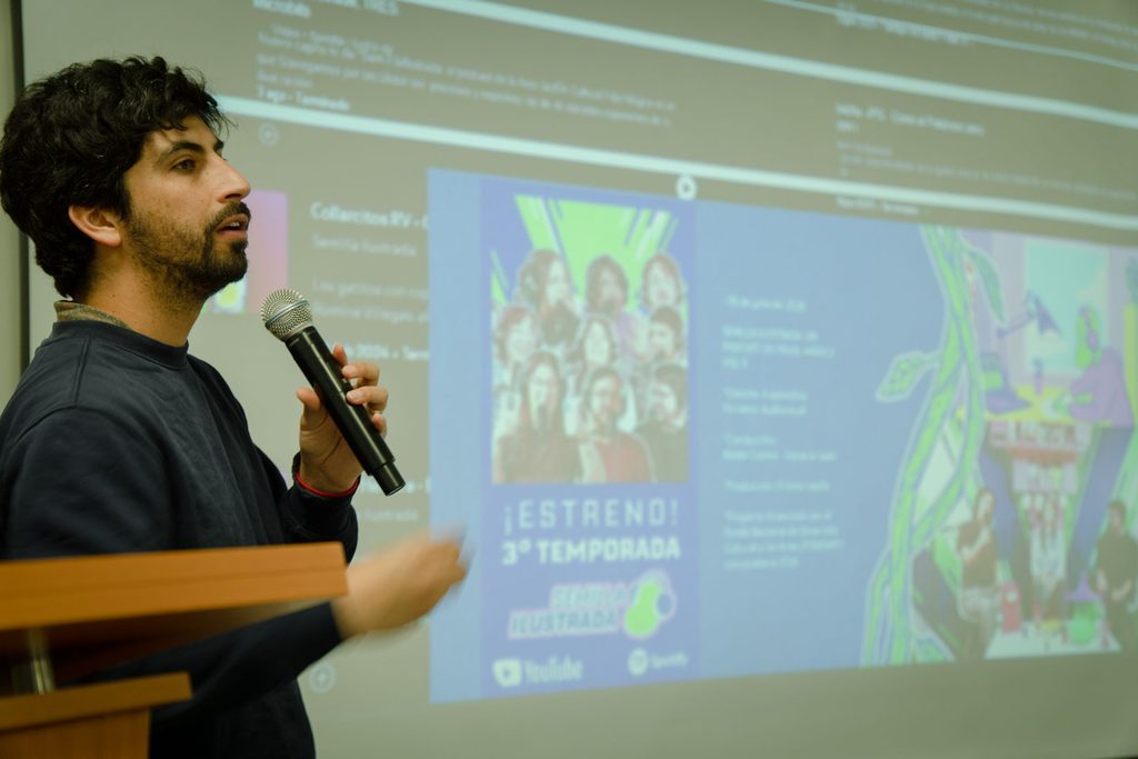 Artistas y docentes participando en el seminario de ilustración del Festival Completrazos 2026 en Talca