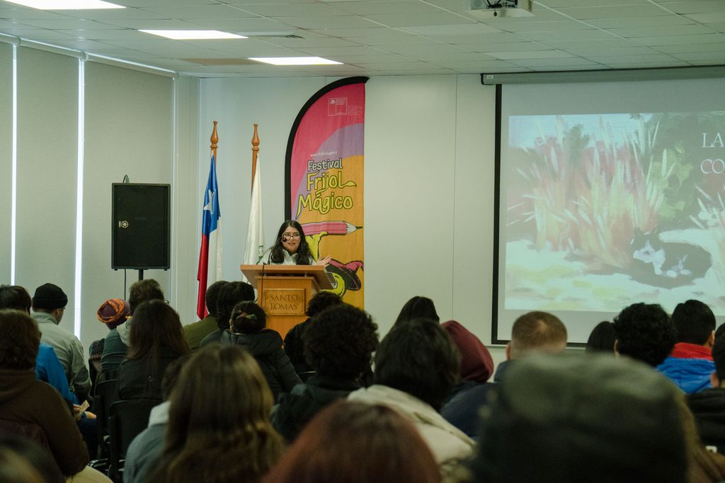 Artistas y docentes participando en el seminario de ilustración del Festival Completrazos 2026 en Talca