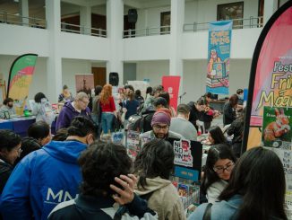Artistas y docentes participando en el seminario de ilustración del Festival Completrazos 2026 en Talca