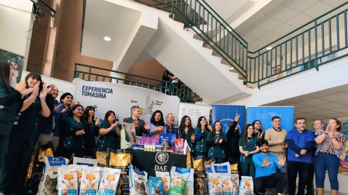Entrega de tres toneladas de alimento para animales de producción y mascotas en La Higuera