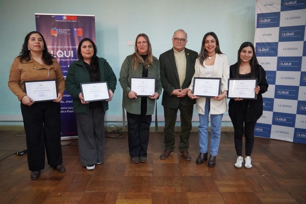Ceremonia de reconocimiento a profesores y educadoras del SLEP Elqui que alcanzaron el tramo experto.