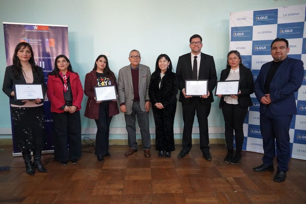 Ceremonia de reconocimiento a profesores y educadoras del SLEP Elqui que alcanzaron el tramo experto.