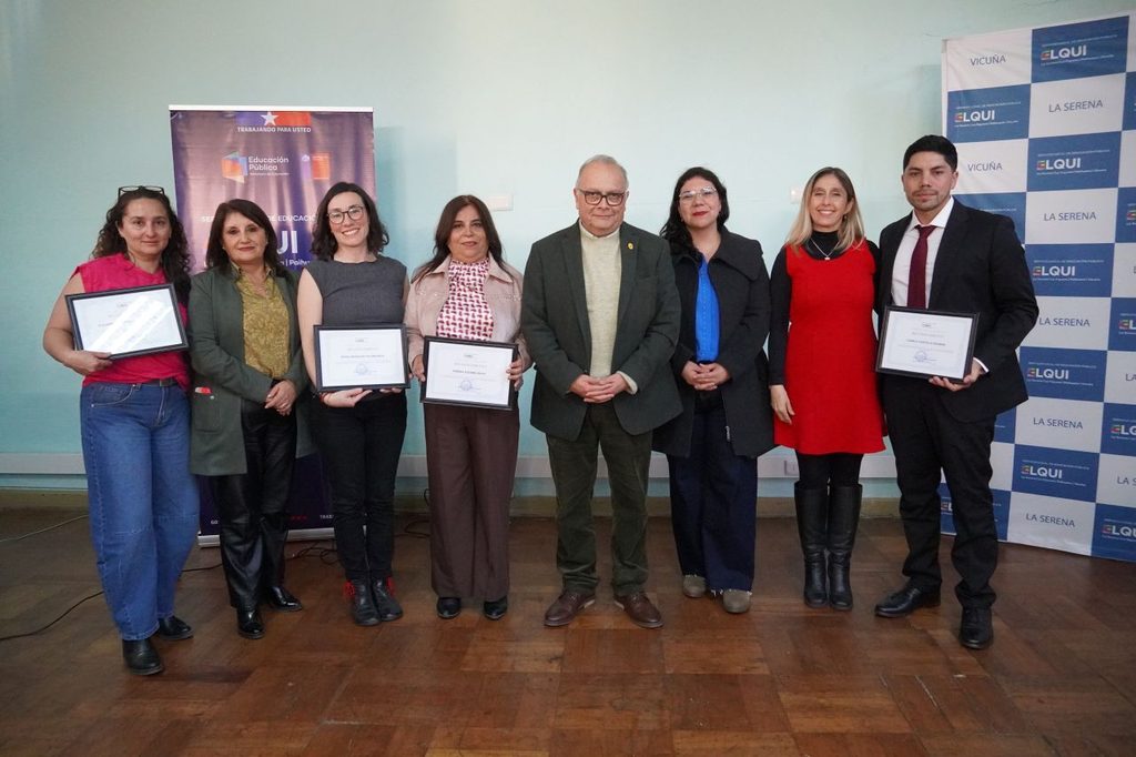Ceremonia de reconocimiento a profesores y educadoras del SLEP Elqui que alcanzaron el tramo experto.