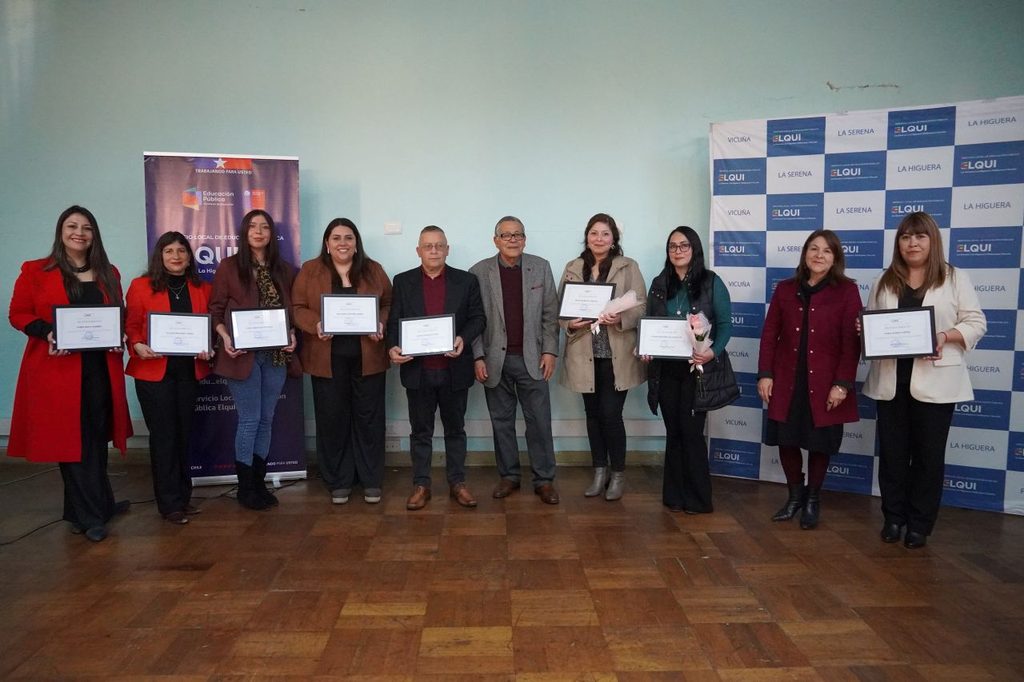 Ceremonia de reconocimiento a profesores y educadoras del SLEP Elqui que alcanzaron el tramo experto.