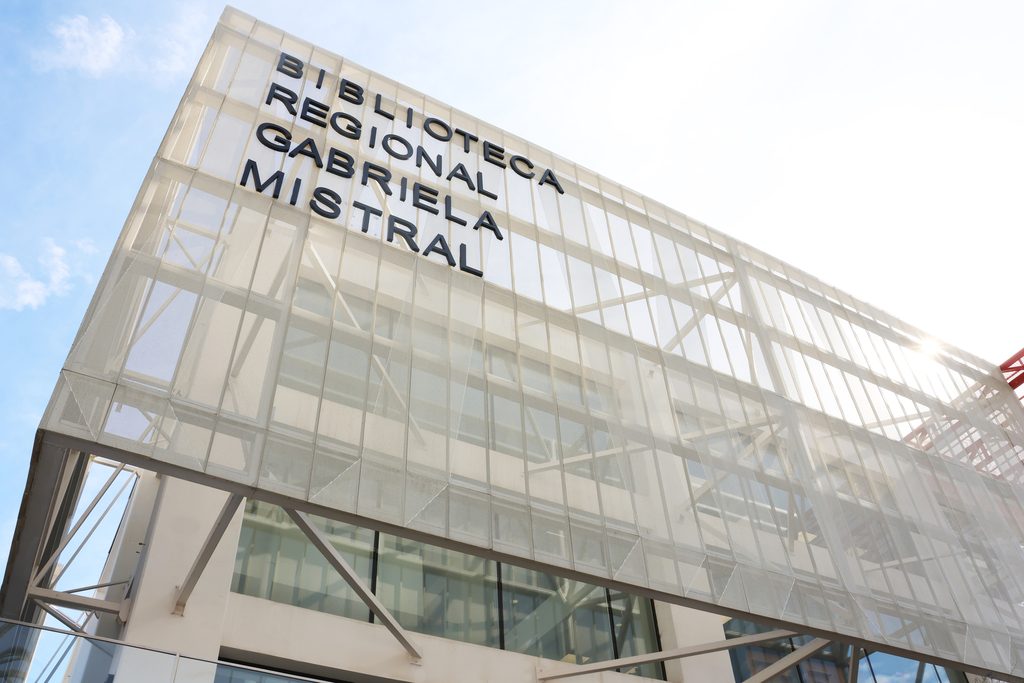 Fachada de la Biblioteca Regional Gabriela Mistral en La Serena lista para su reapertura