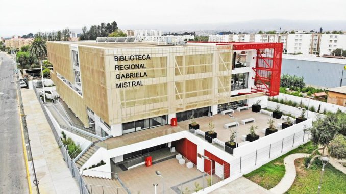Fachada de la Biblioteca Regional Gabriela Mistral en La Serena lista para su reapertura
