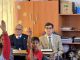 Autoridades de educación visitan una clase en el Colegio Japón de La Serena para conocer sus avances metodológicos.