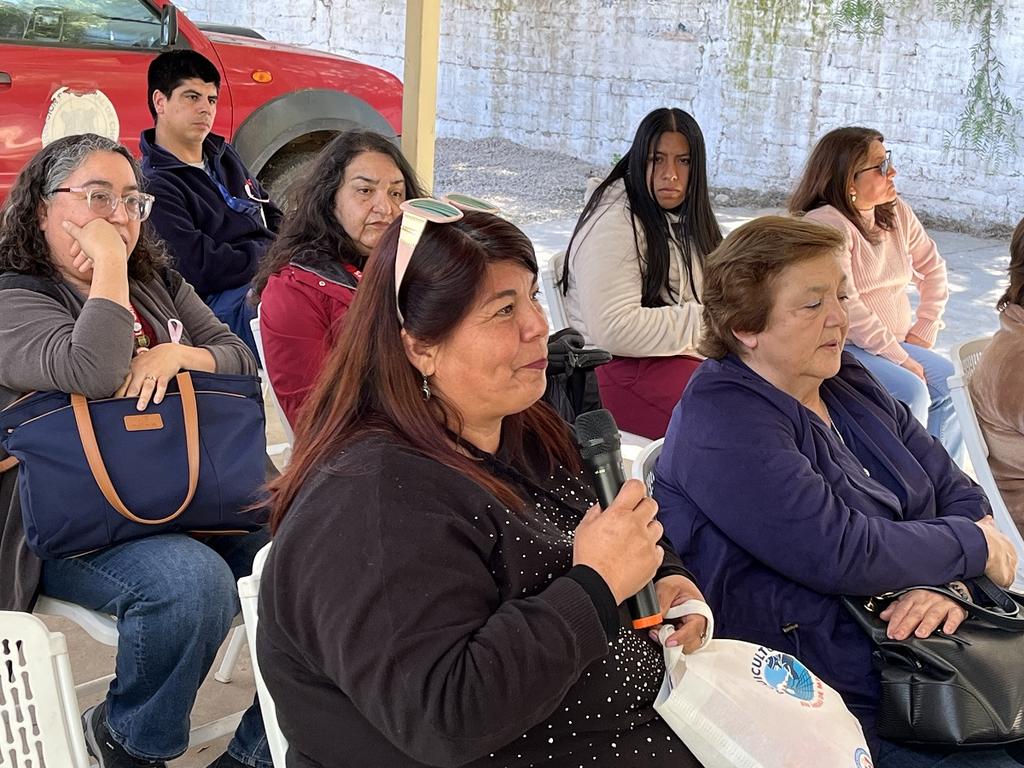 Autoridades y mujeres emprendedoras participando en la jornada de salud y feria en la Delegación Presidencial de Choapa