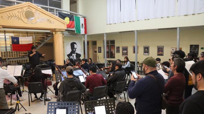 Orquesta Filarmonica Antena tocando en el Teatro Municipal de La Serena