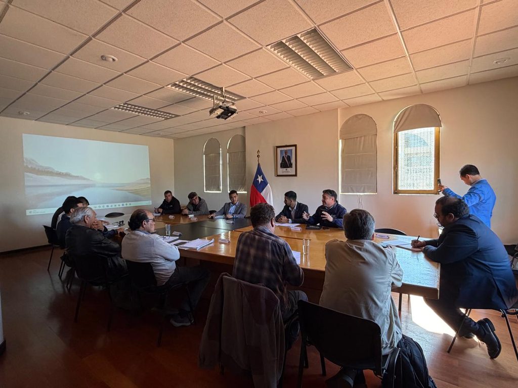 Autoridades regionales y agricultores inspeccionan canales de riego afectados por las lluvias en Coquimbo