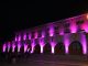 Edificio del Gobierno Regional de Coquimbo iluminado de rosado por el mes del cáncer de mama
