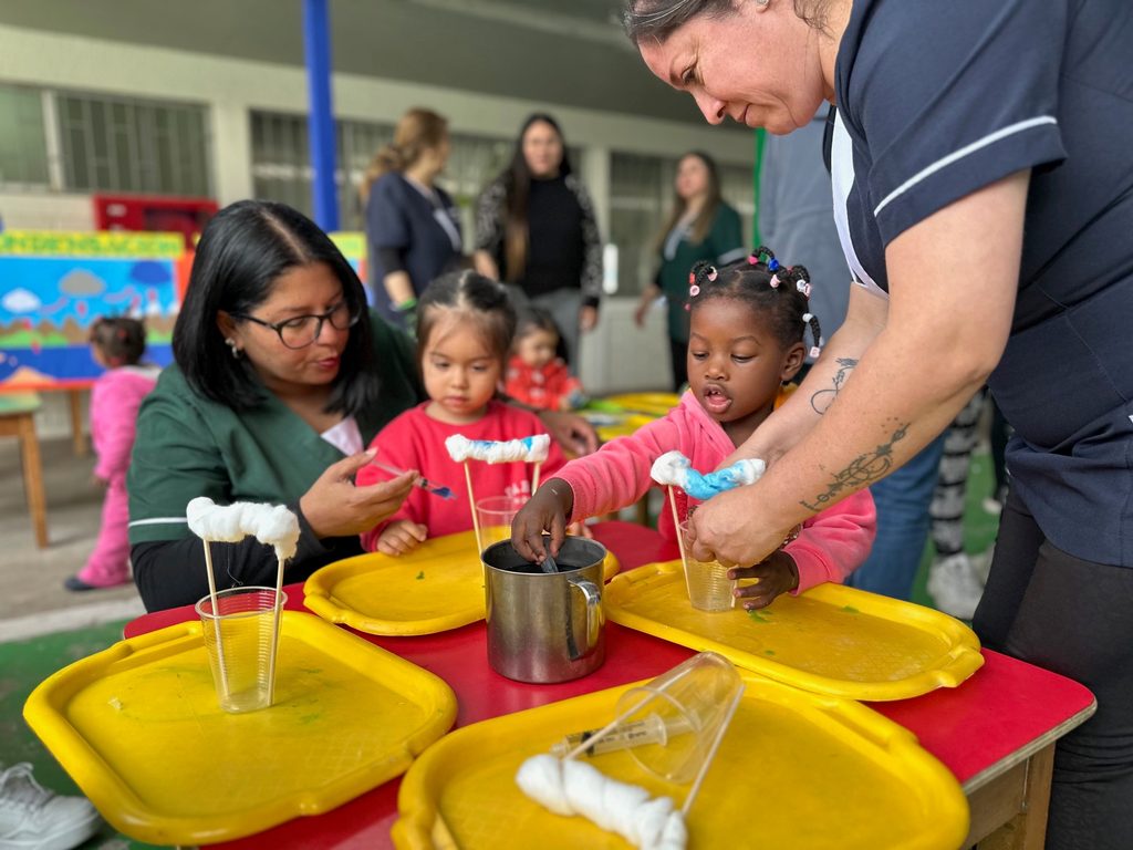 Nios y familias participando en el lanzamiento de la campaa Todos al Jardn de JUNJI y Fundacin Integra en Coquimbo