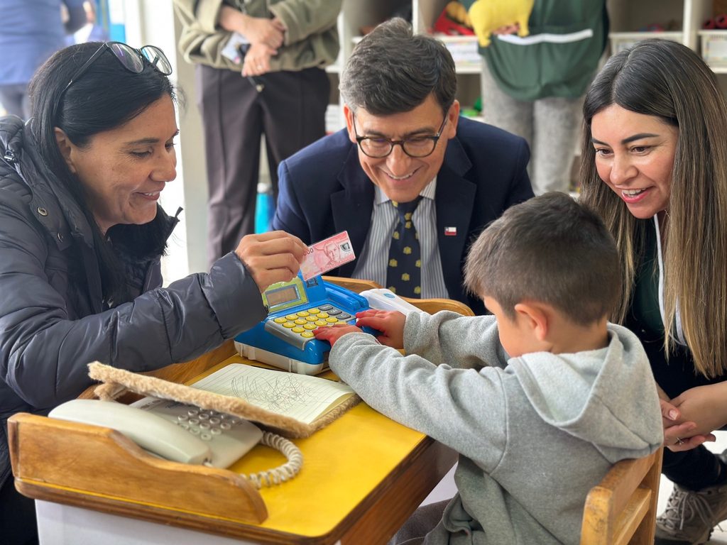 Nios y familias participando en el lanzamiento de la campaa Todos al Jardn de JUNJI y Fundacin Integra en Coquimbo