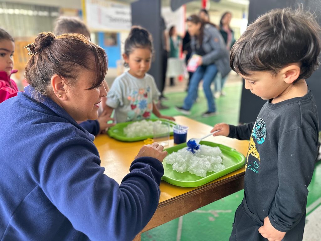 Nios y familias participando en el lanzamiento de la campaa Todos al Jardn de JUNJI y Fundacin Integra en Coquimbo