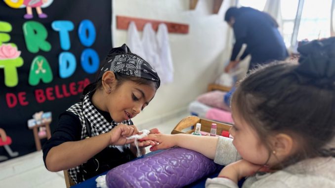 Nios y familias participando en el lanzamiento de la campaa Todos al Jardn de JUNJI y Fundacin Integra en Coquimbo