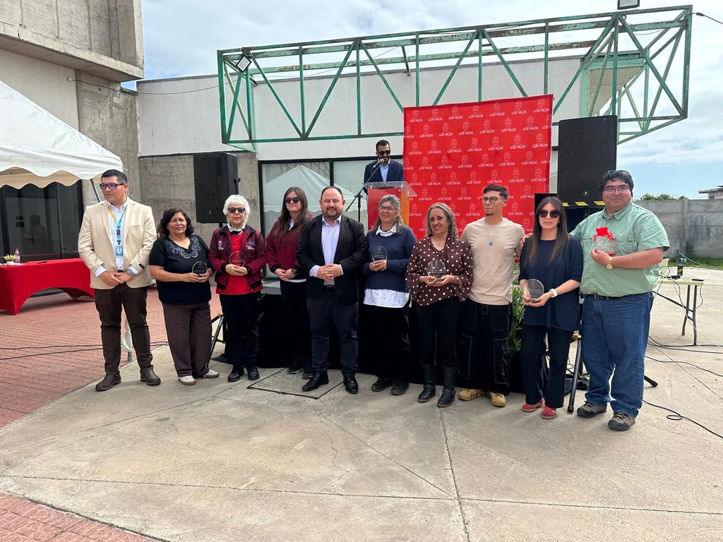 Funcionarios municipales de Los Vilos celebrando su día en el Centro Cultural Blas Alarcón