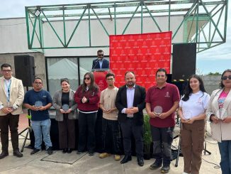 Funcionarios municipales de Los Vilos celebrando su día en el Centro Cultural Blas Alarcón