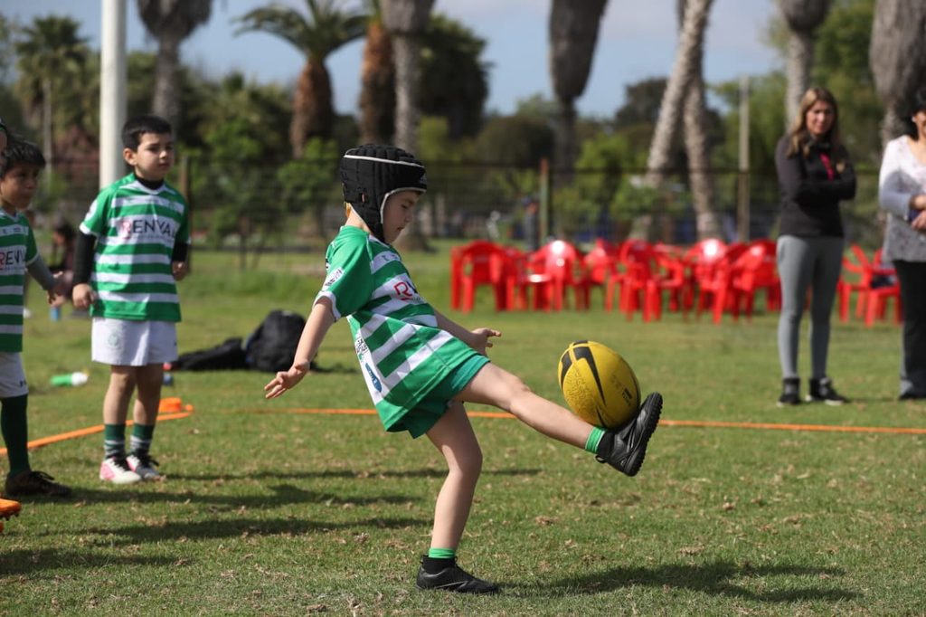 Nenes y jóvenes participando en el Festival de Rugby Legado Cóndor en canchas de La Serena