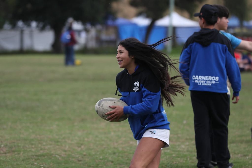 Nenes y jóvenes participando en el Festival de Rugby Legado Cóndor en canchas de La Serena