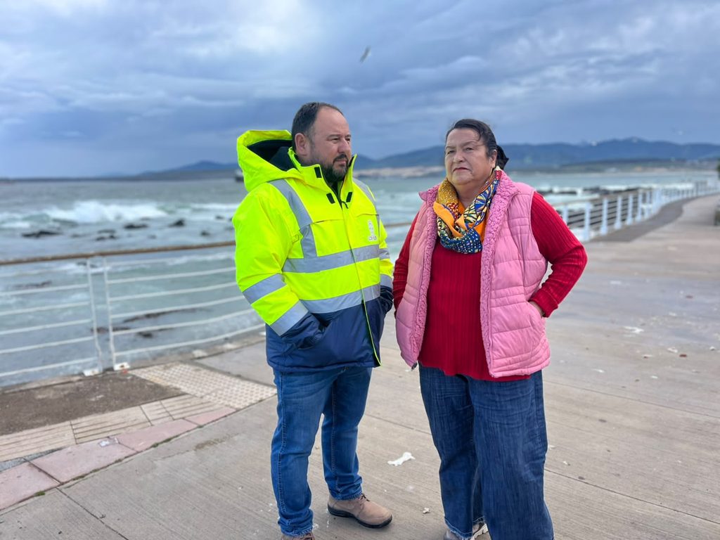 Autoridades y equipos municipales evaluando sectores afectados por precipitaciones en Los Vilos