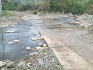 Autoridades y equipos municipales evaluando sectores afectados por precipitaciones en Los Vilos