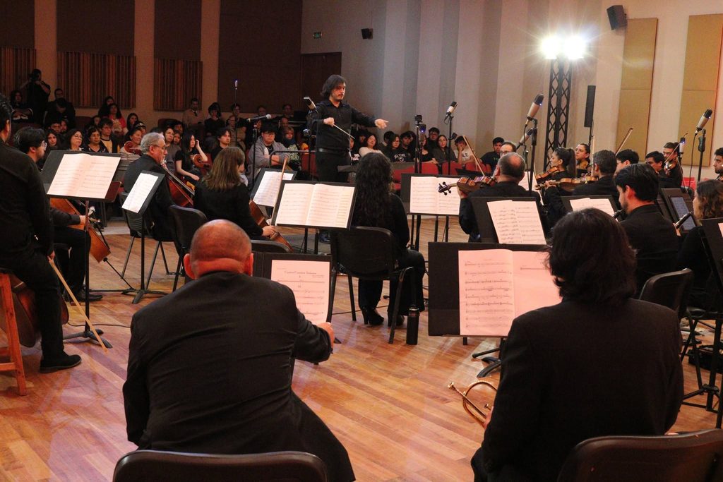 Orquesta Sinfonica Universidad de La Serena en concierto celebrando el Dia de la Musica Chilena
