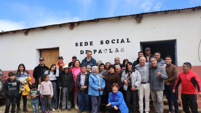 Pavimentacion de camino rural en Combarbalá gracias al Plan Chile Despega