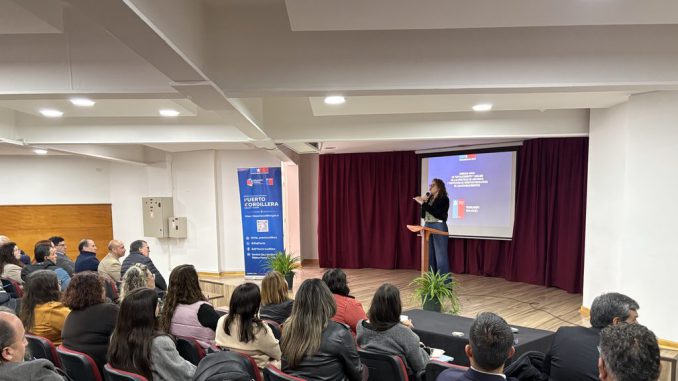 Autoridades y equipos directivos participan en la jornada de fortalecimiento de asistencia escolar del SLEP Puerto Cordillera en Coquimbo