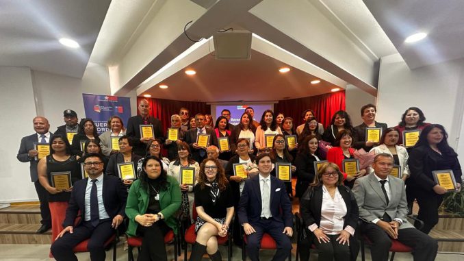 Ceremonia de reconocimiento a asistentes de la educación en Coquimbo y Andacollo por SLEP Puerto Cordillera